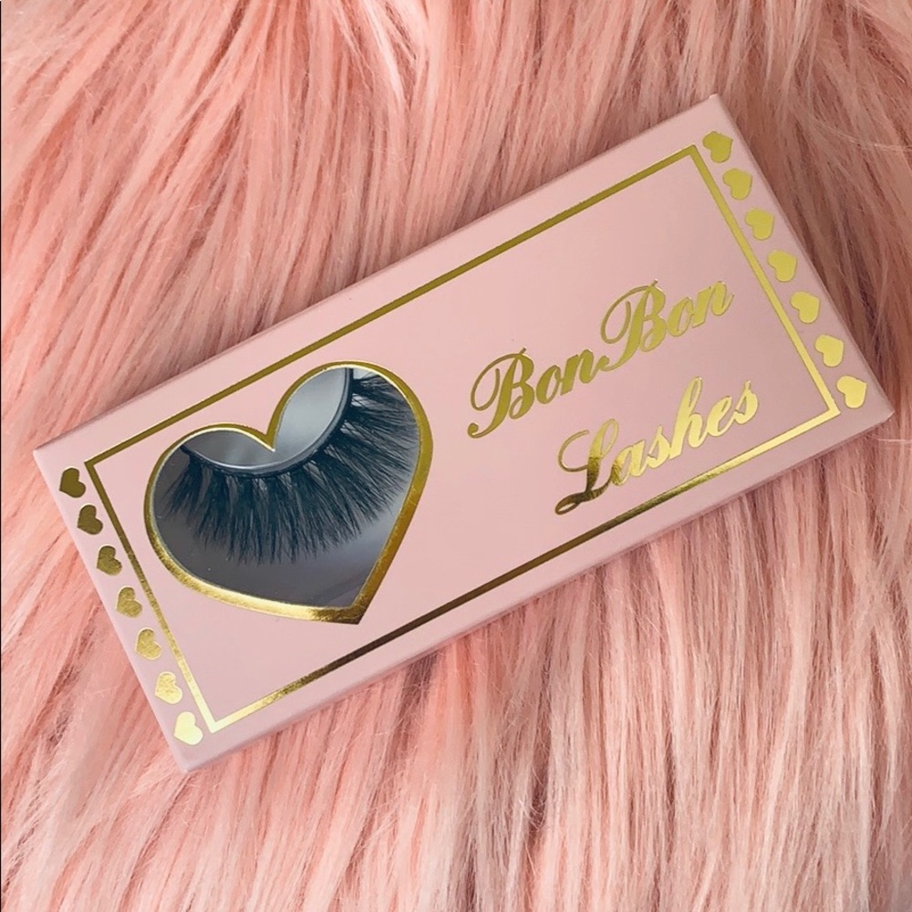BonBon Lashes in BONBONSITO